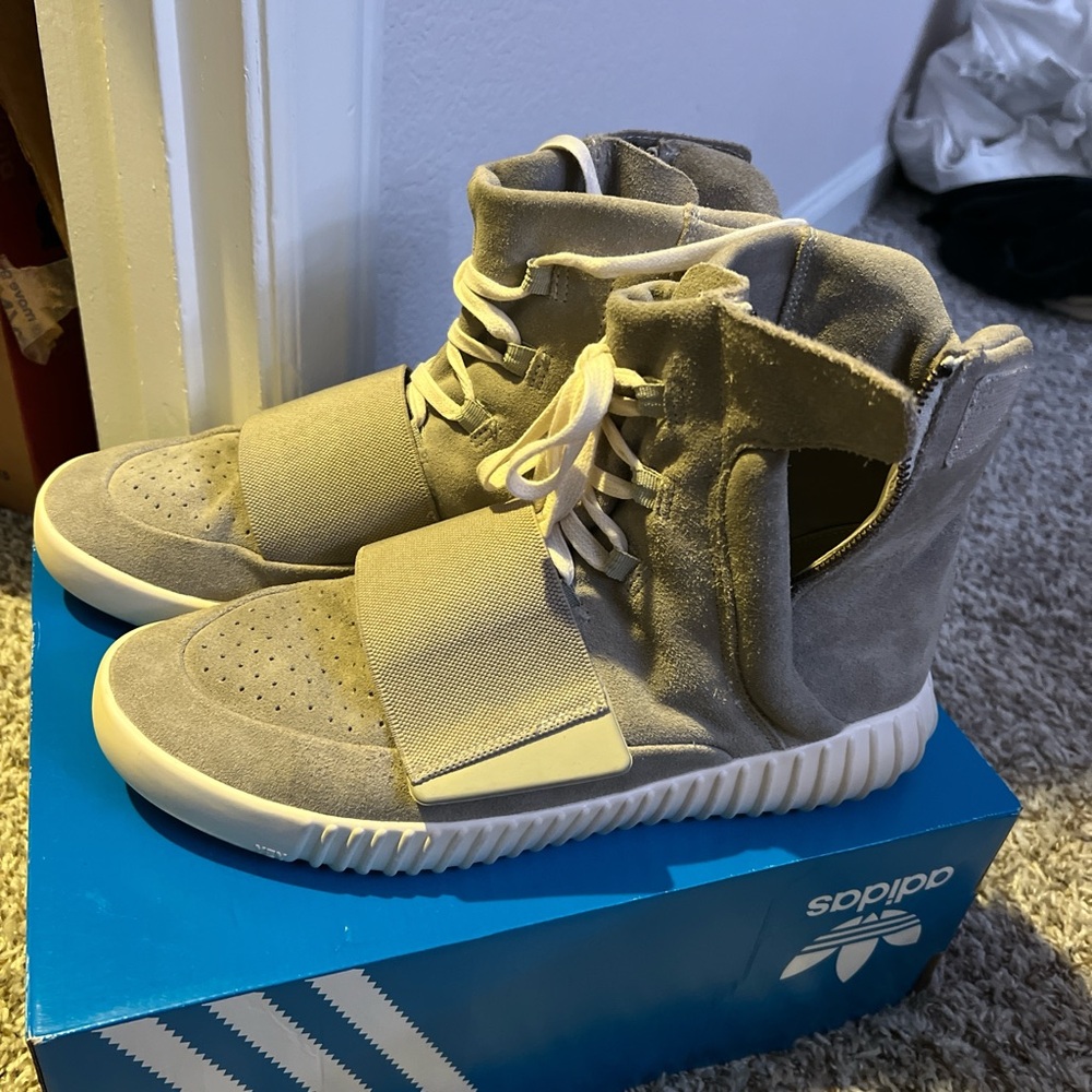 Yeezy 750 addidas cream gray